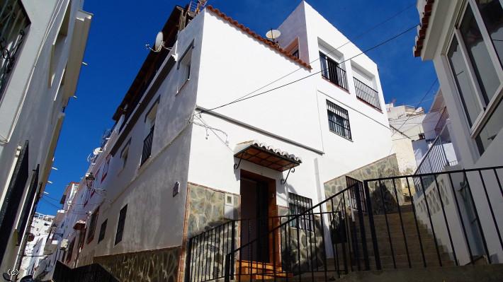 Salobreña. Village House with Sea Views and four bedrooms