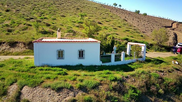 Torvizcon. One bedroom cortijo with 1.5 hectares