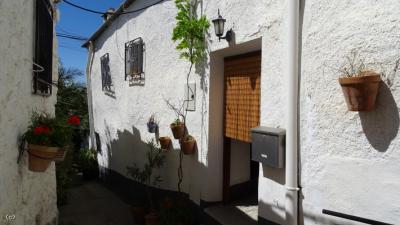 0289, Juviles. Great opportunity, village house with 9000m2 of land
