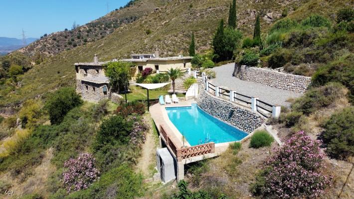 Orgiva. Beautifully presented Cortijo with three/four bedrooms and pool
