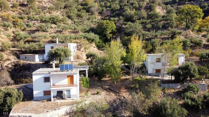 Torvizcon. Three cortijos with 23 hectares of land