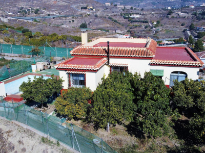 0347, Salobreña. Cortijo with land and swimming pool