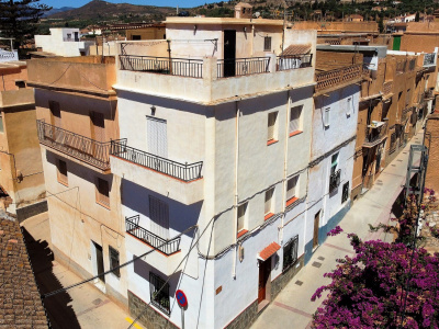 0364, Orgiva. Townhouse with four bedrooms,  roof terrace.