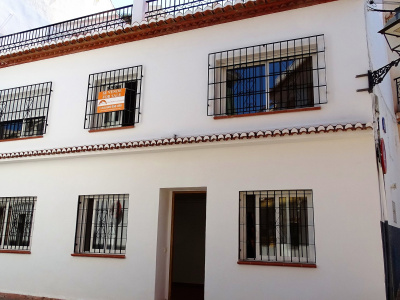 0372, Salobreña. Old Town Newly Renovated Village House