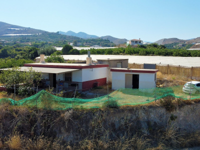 0373, Salobreña. Cortijo with land, porch and views.
