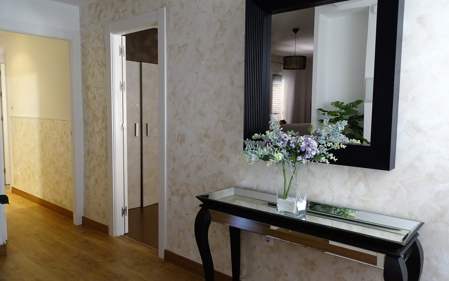 Salobreña. Completely renovated apartment with three double rooms