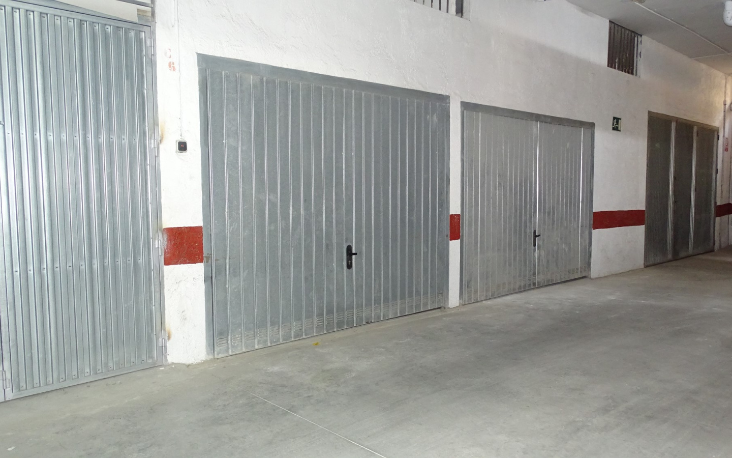 Salobreña. Garage Cerrado Calle Mariana Pineda