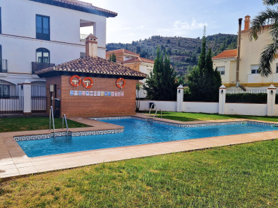 0438, Velez de Benaudalla. Duplex apartment with communal pool
