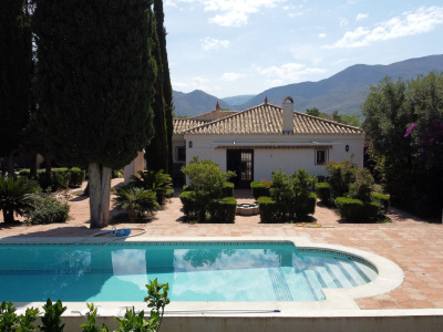 0446, Orgiva. Three Bedroom cortijo with pool