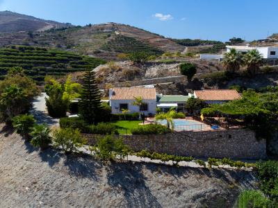 0477, Salobreña. Four bedrooms Villa with pool.