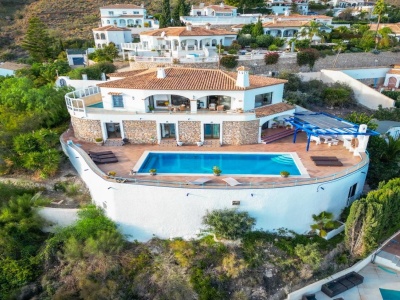 0508, Salobreña. Villa in Salobreña with five bedrooms, pool, views...