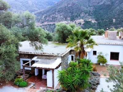0583, Orgiva. Imposing house with parking area, garage and separate studio