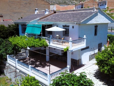 0606, Padul. Large house in the village with land