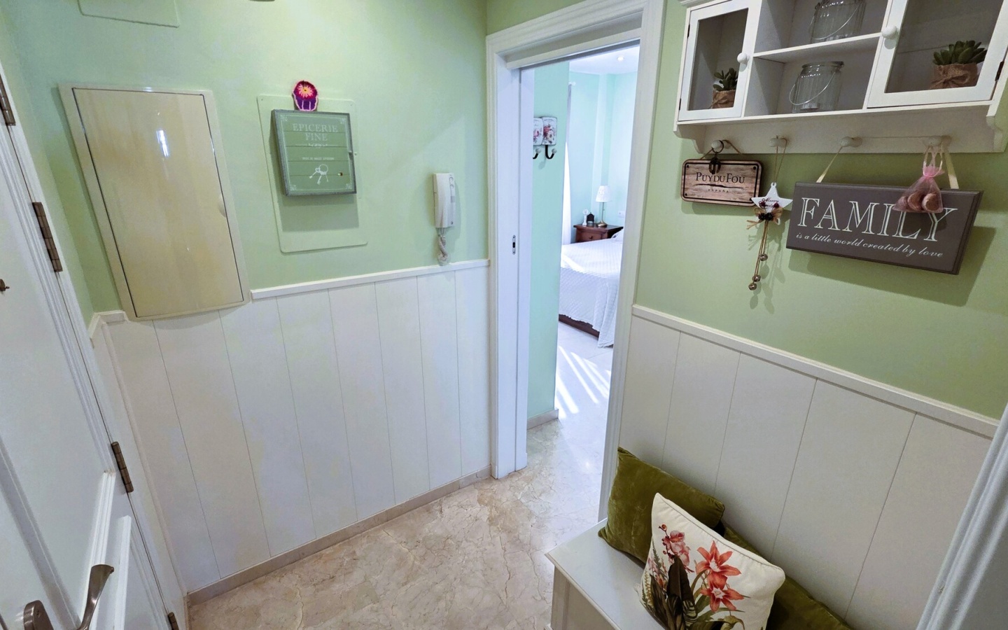 Estepona. Three Bedorooms Aparment