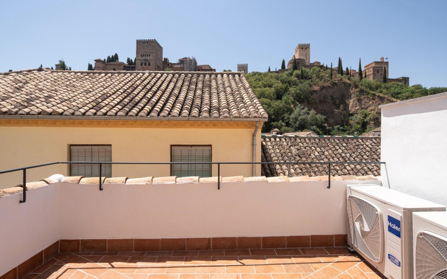 Granada. Triplex. Three Bedrooms and Three Bathrooms