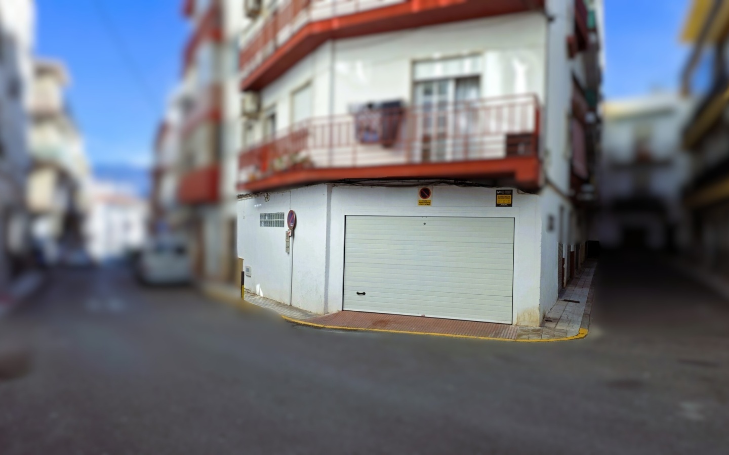 Salobreña. Commercial Premises / Private Garage