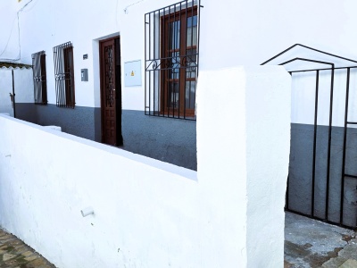 0001, Salobreña. Piso de tres dormitorios