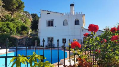 0211, Velez de Benaudalla. Two Large Villas with five bedrooms, two swimming pools and beautiful views of the Sierra Nevada