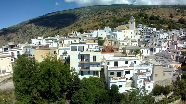 Cañar. Three apartments with roof terrace, ideal investment